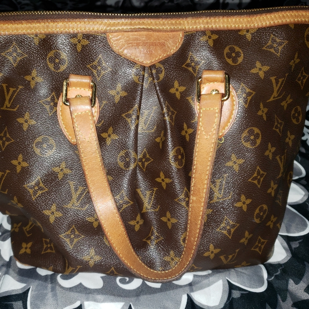 Authentic Louis Vuitton purse
